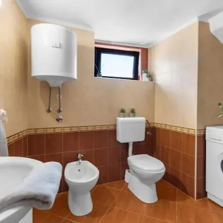 With Whirlpool And Bbq Near Porec Apartman Baderna