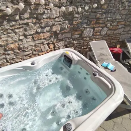 With Whirlpool And Bbq Near Porec Baderna